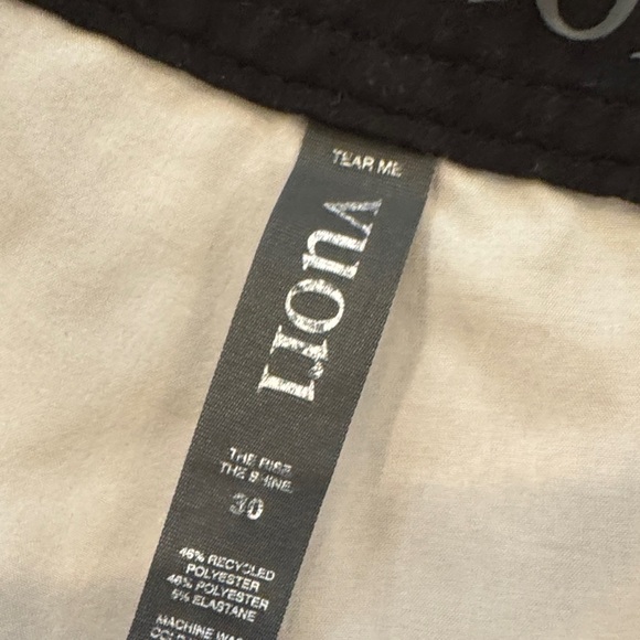 Vuori Gray and Black Board Shorts for Men 30 - Picture 10 of 10